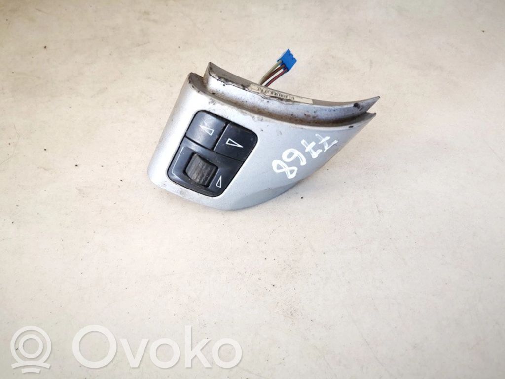 Audi A6 S6 C5 4B Przełącznik / Przycisk kierownicy