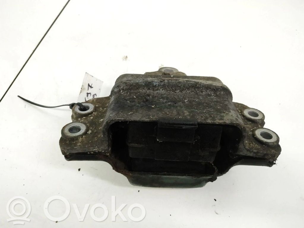 Volkswagen Jetta V Suport tampon motor