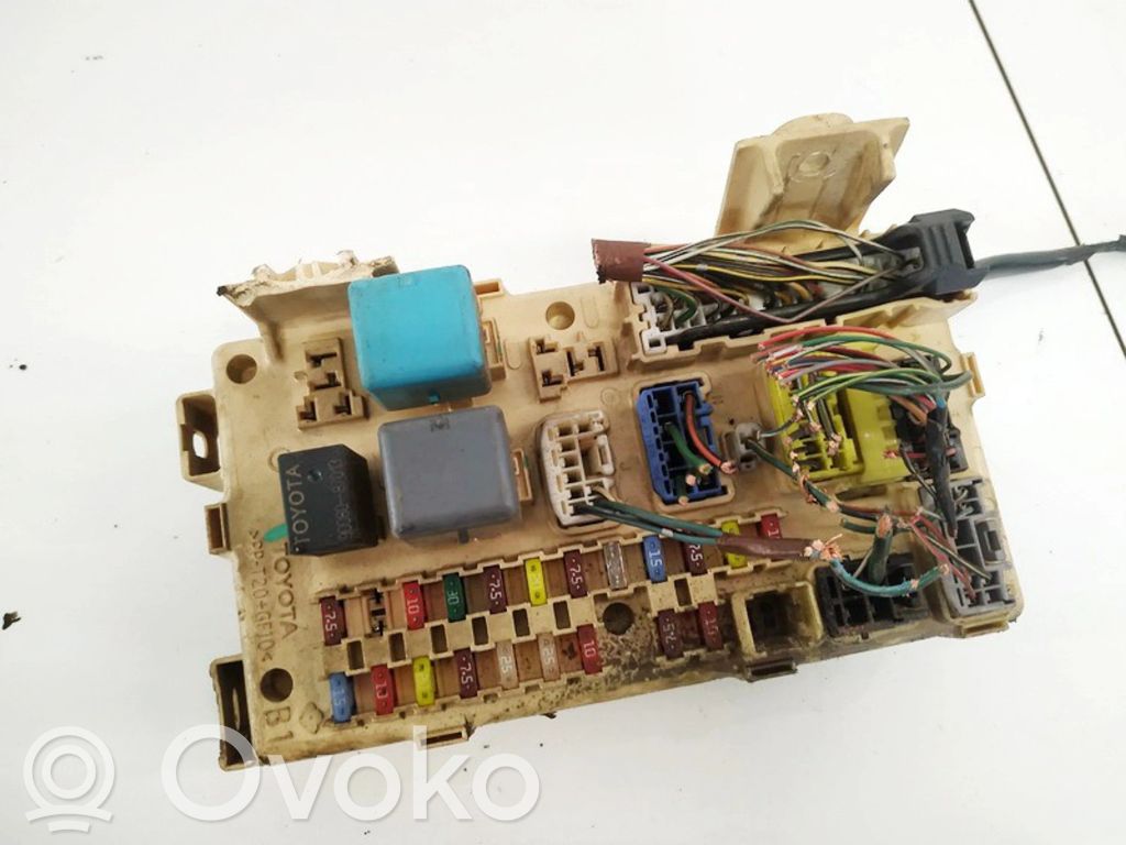 Toyota Avensis T250 Skrzynka bezpieczników / Komplet 