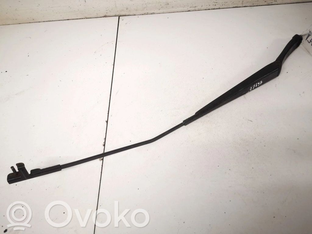 Volkswagen Jetta V Bras d'essuie-glace avant
