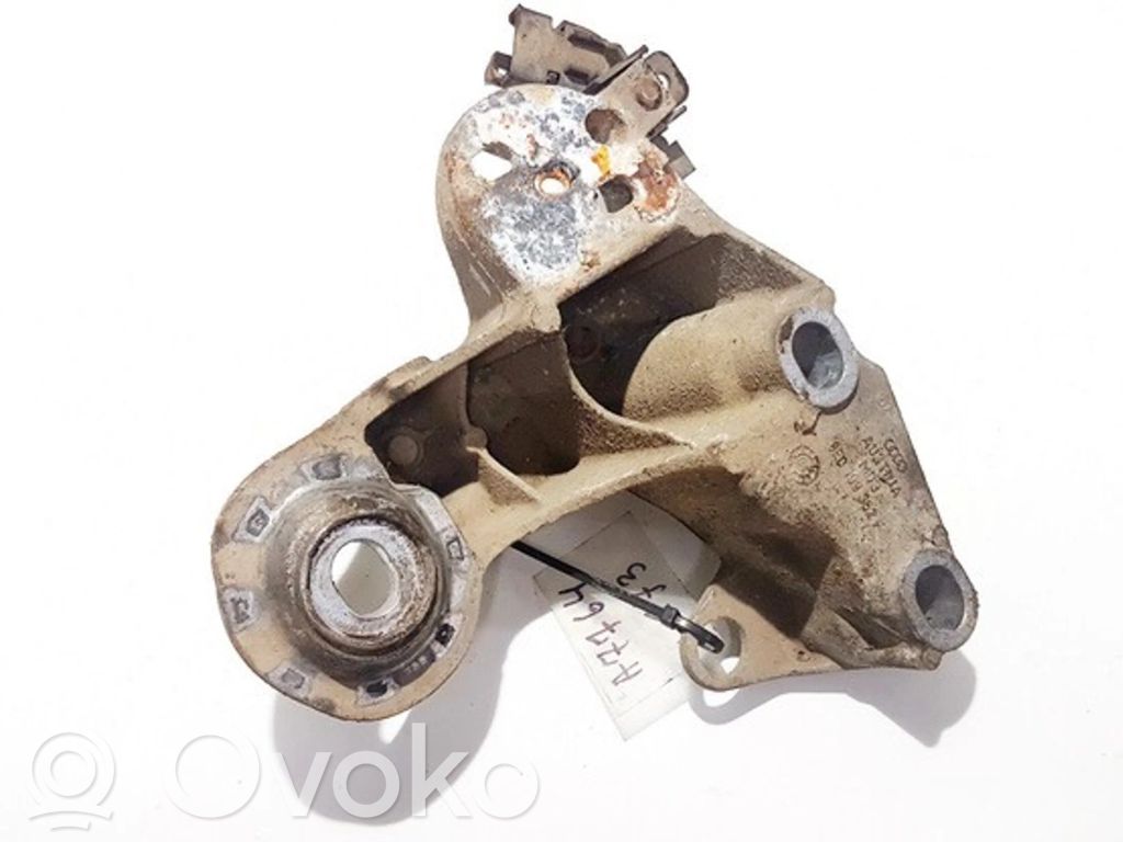 Łapa / Mocowanie silnika   8E0199352F,8E0199352F