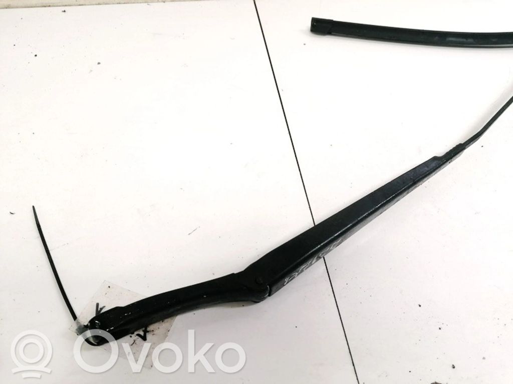 Volkswagen Touran I Brazo del limpiaparabrisas delantero