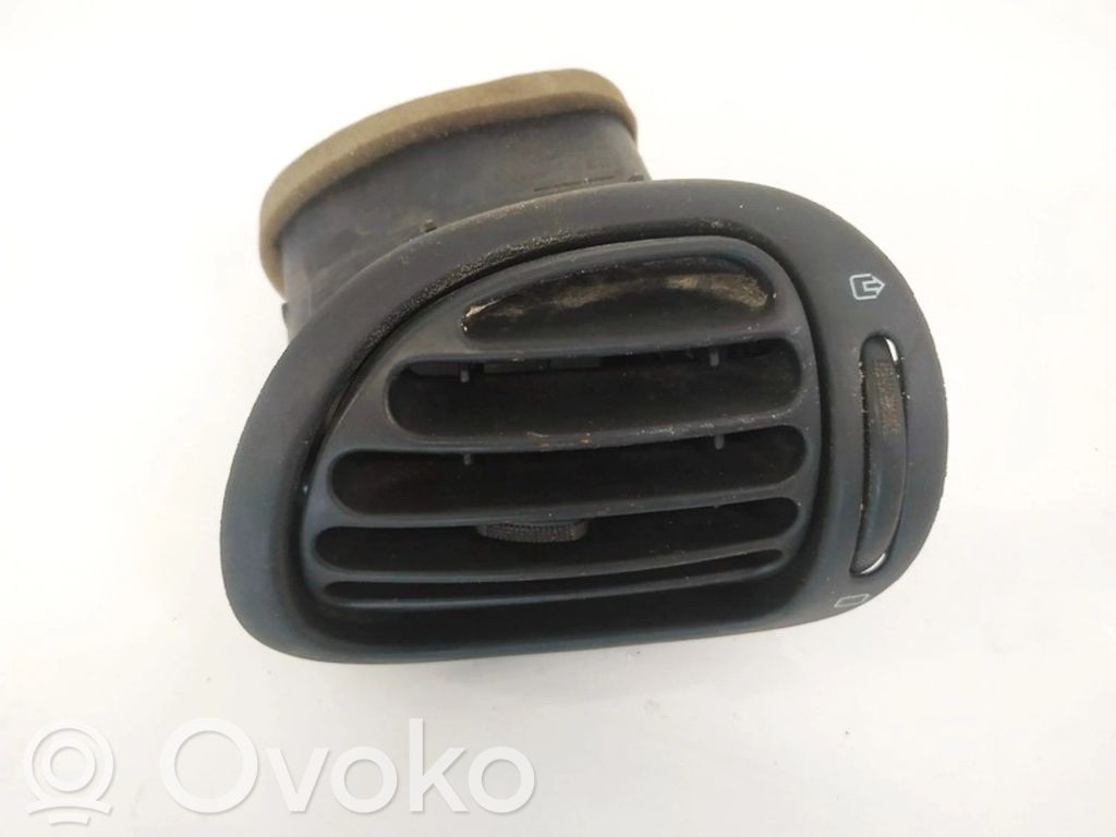 Peugeot 206 Rejilla de ventilación central del panel 