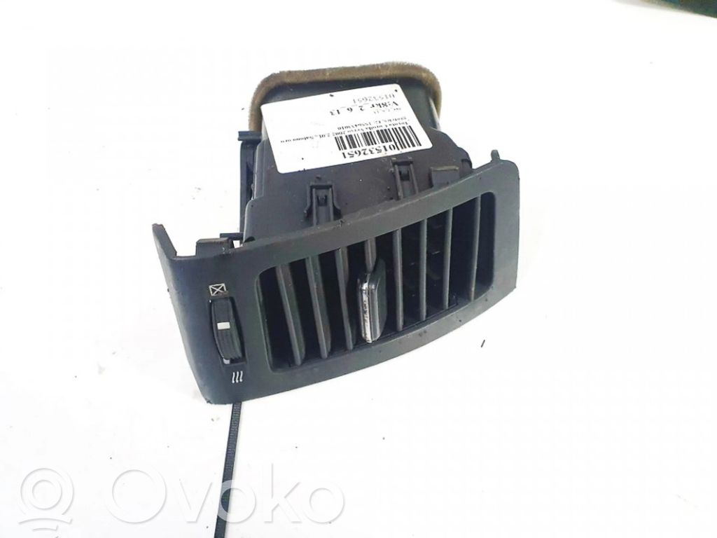 Toyota Corolla Verso E121 Rejilla de ventilación central del panel 