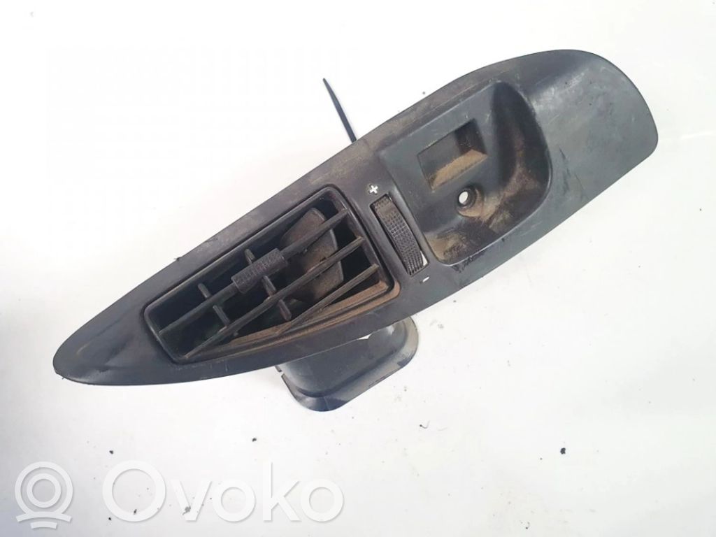 Peugeot 807 Dysze / Kratki środkowego nawiewu deski rozdzielczej 