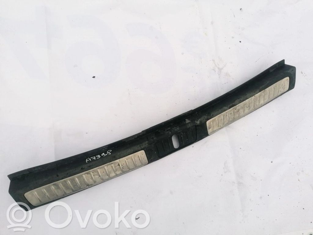 Toyota Avensis T270 Altro elemento di rivestimento bagagliaio/baule 
