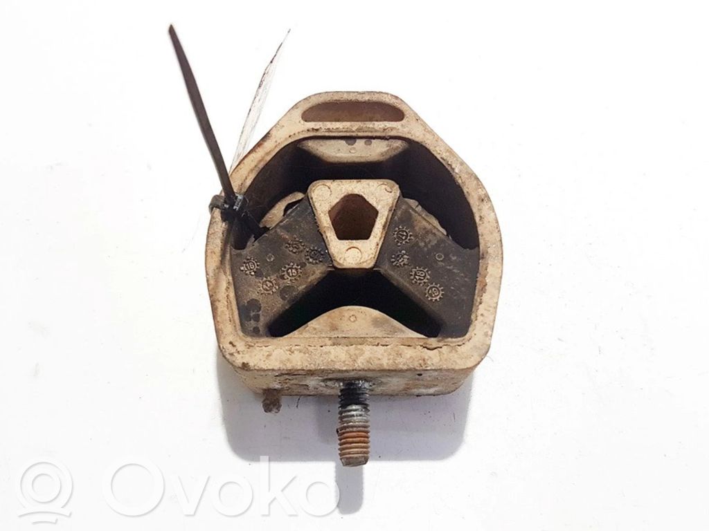 Volkswagen PASSAT B5 Wspornik / Mocowanie silnika 
