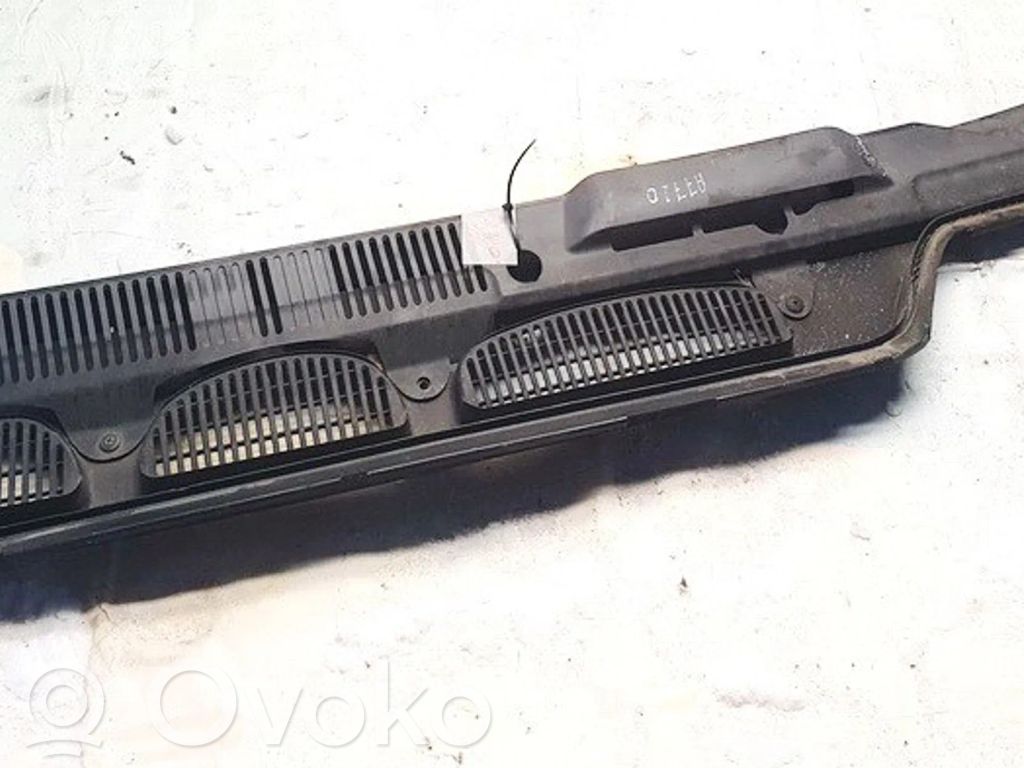 Moldura del limpia   5M51R02216,5M51R02216,5M51R02216,5M51R02216