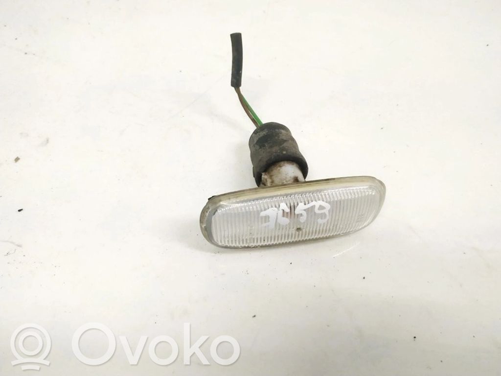 Audi A6 S6 C5 4B Indicatore di direzione del parafango anteriore 