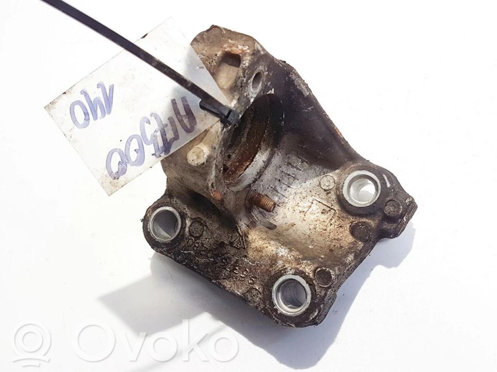 Citroen C3 Engine mounting bracket 