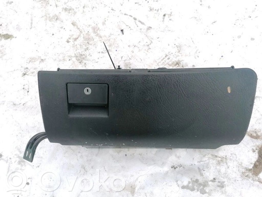 Audi 100 S4 C4 Handschuhfach 