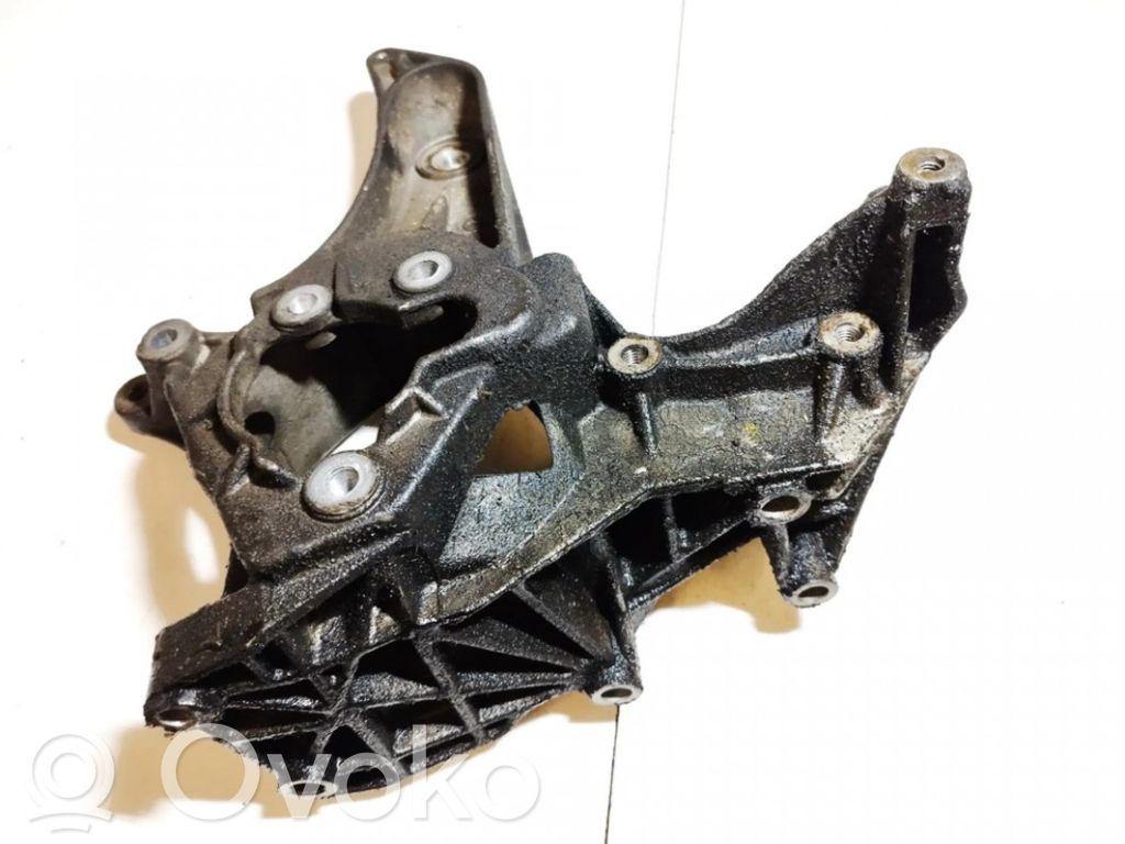 Renault Laguna I Engine mounting bracket 