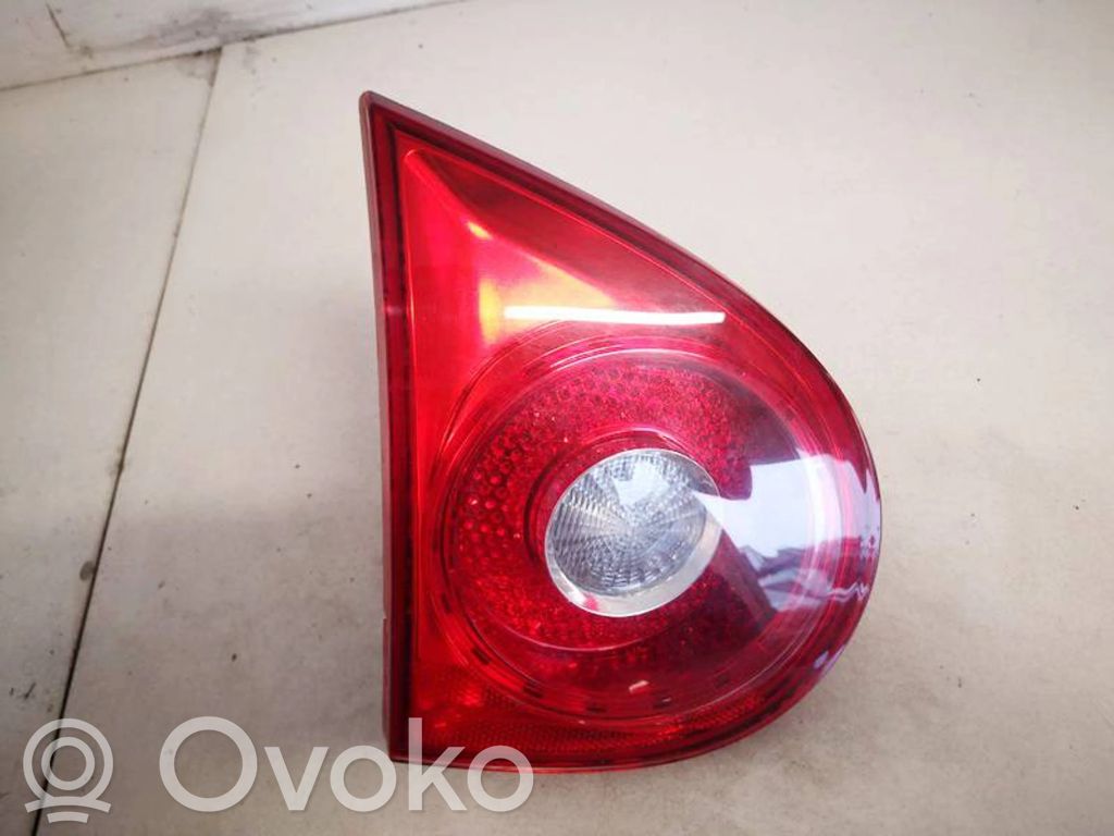 Volkswagen Golf V Lampă spate în capacul portbagajului 