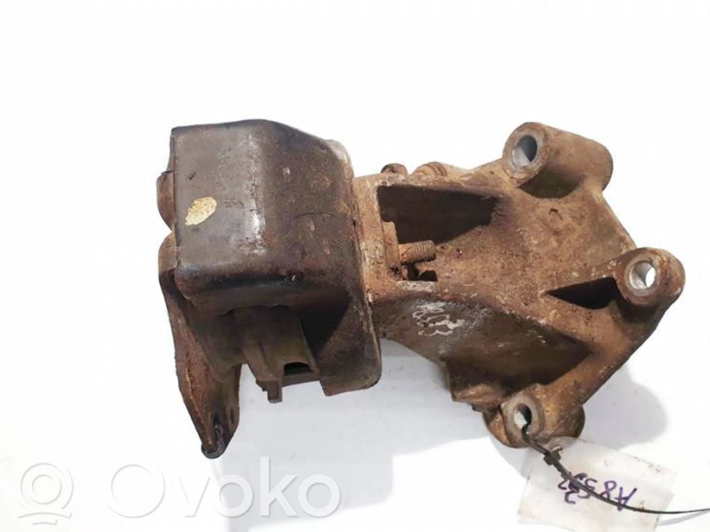 Mitsubishi Pajero Moottorin kiinnikekorvake 