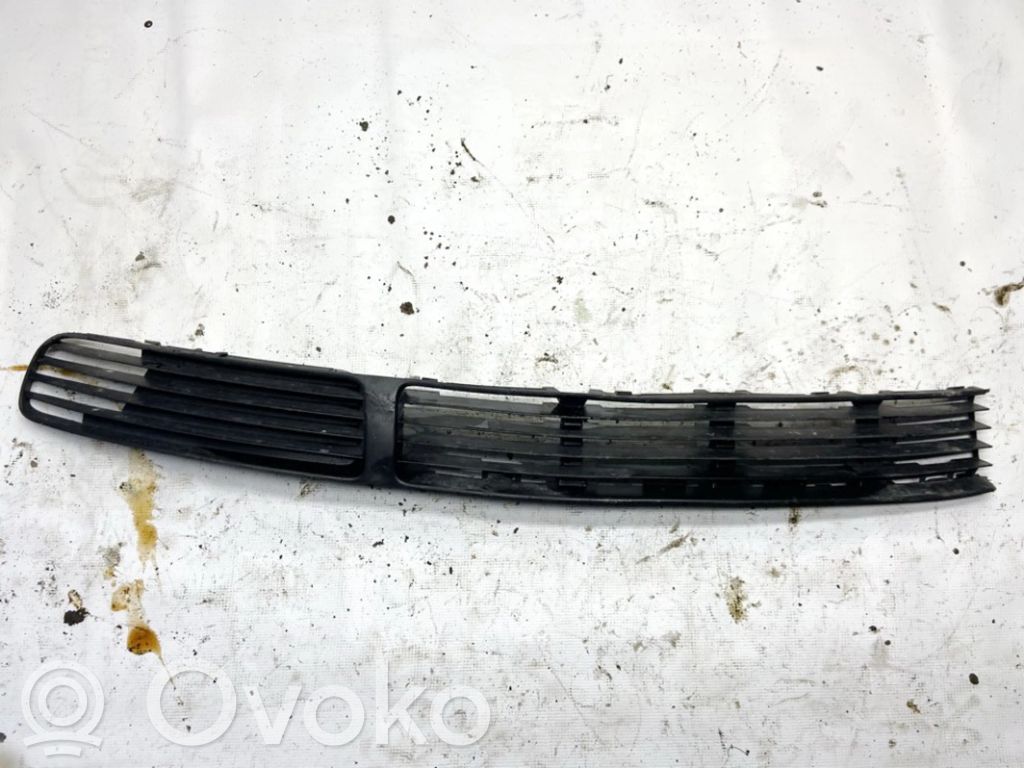 Volkswagen PASSAT B5 Grilă inferioară bară față 