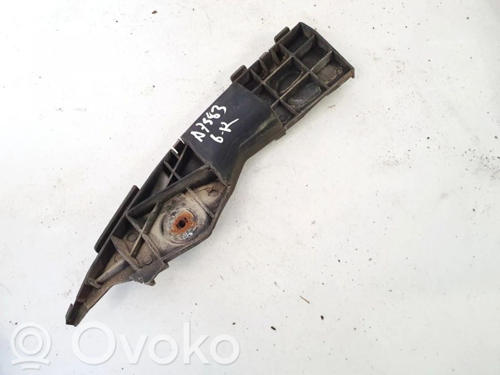 Toyota Avensis Verso Uchwyt / Mocowanie zderzaka tylnego 