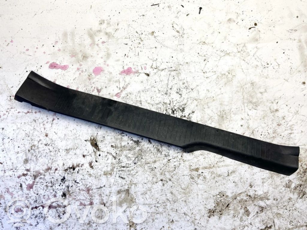Toyota Avensis Verso Moldura protectora del borde trasero 