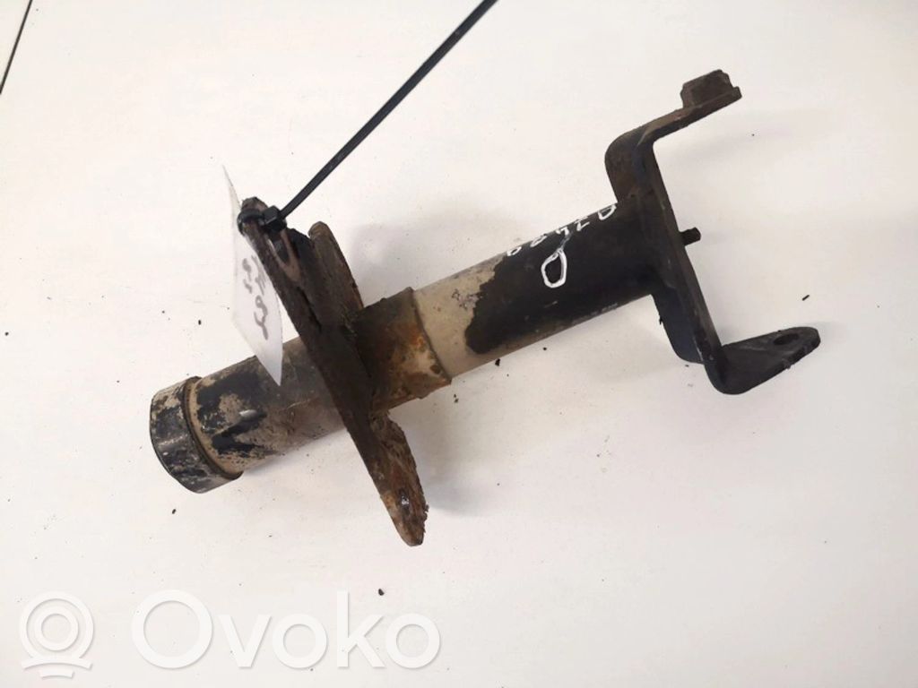 Volkswagen PASSAT B5 Etupuskurin kannake 