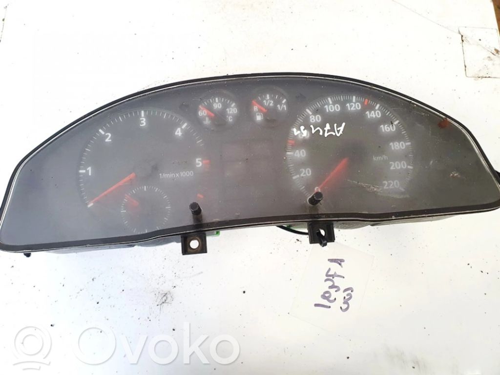 Audi A4 S4 B5 8D Vitezometru (grup de instrumente) 