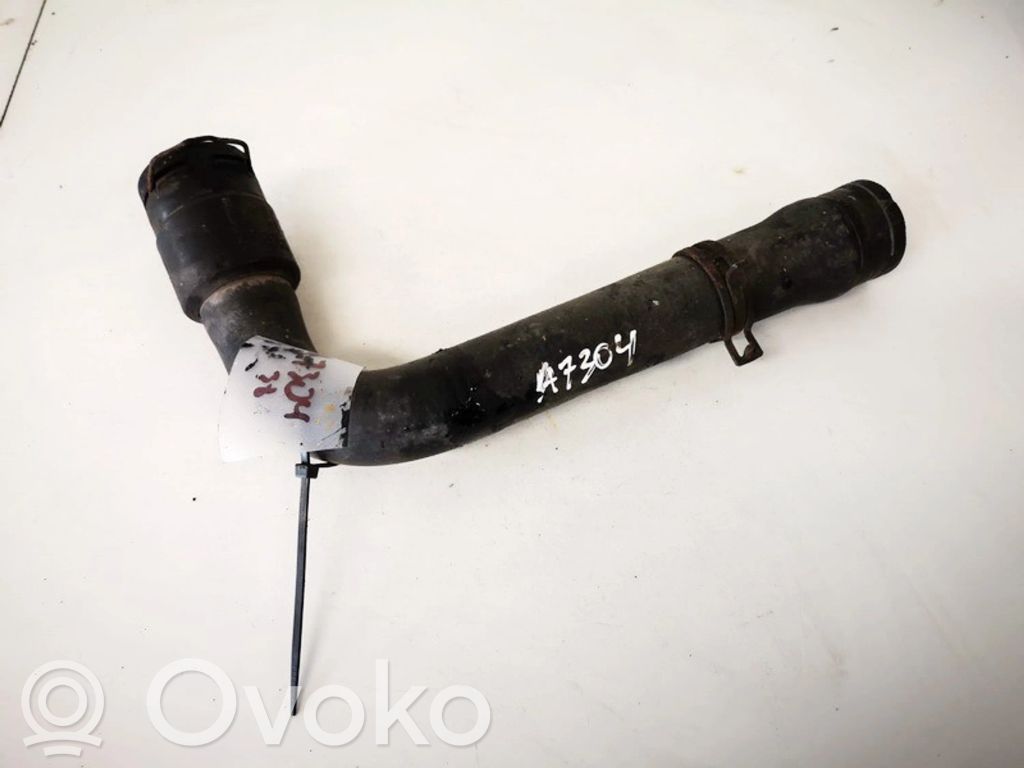 Audi A4 S4 B5 8D Tubo flessibile del liquido di raffreddamento del motore 