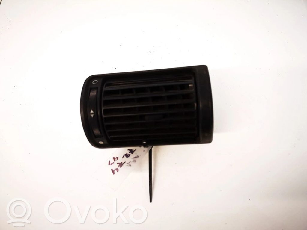 Audi A4 S4 B5 8D Rejilla de ventilación central del panel 