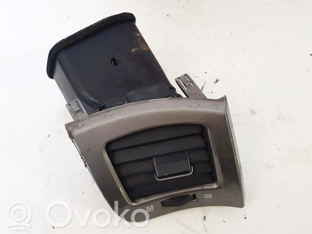 Toyota Avensis Verso Rejilla de ventilación central del panel
