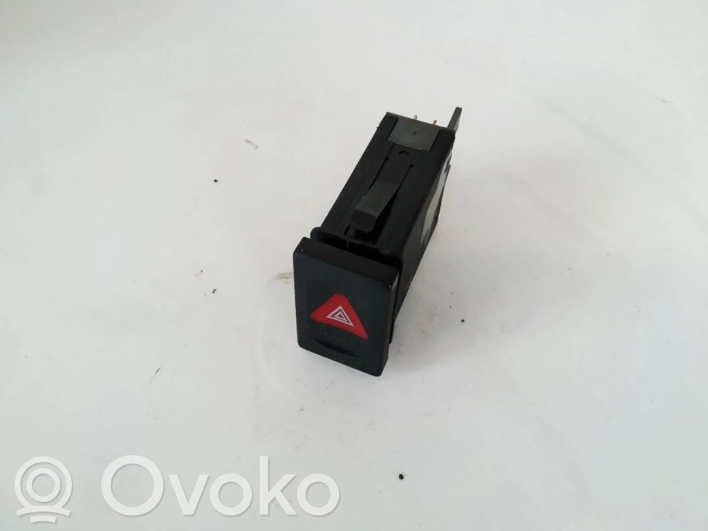 Volkswagen PASSAT B5 Hazard light switch 