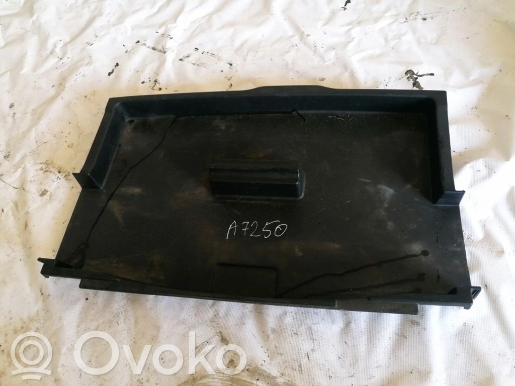 Toyota Avensis T250 Inne elementy wykończenia bagażnika 