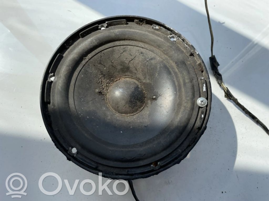 Mercedes-Benz ML W163 Garsiakalbis (-iai) priekinėse duryse 