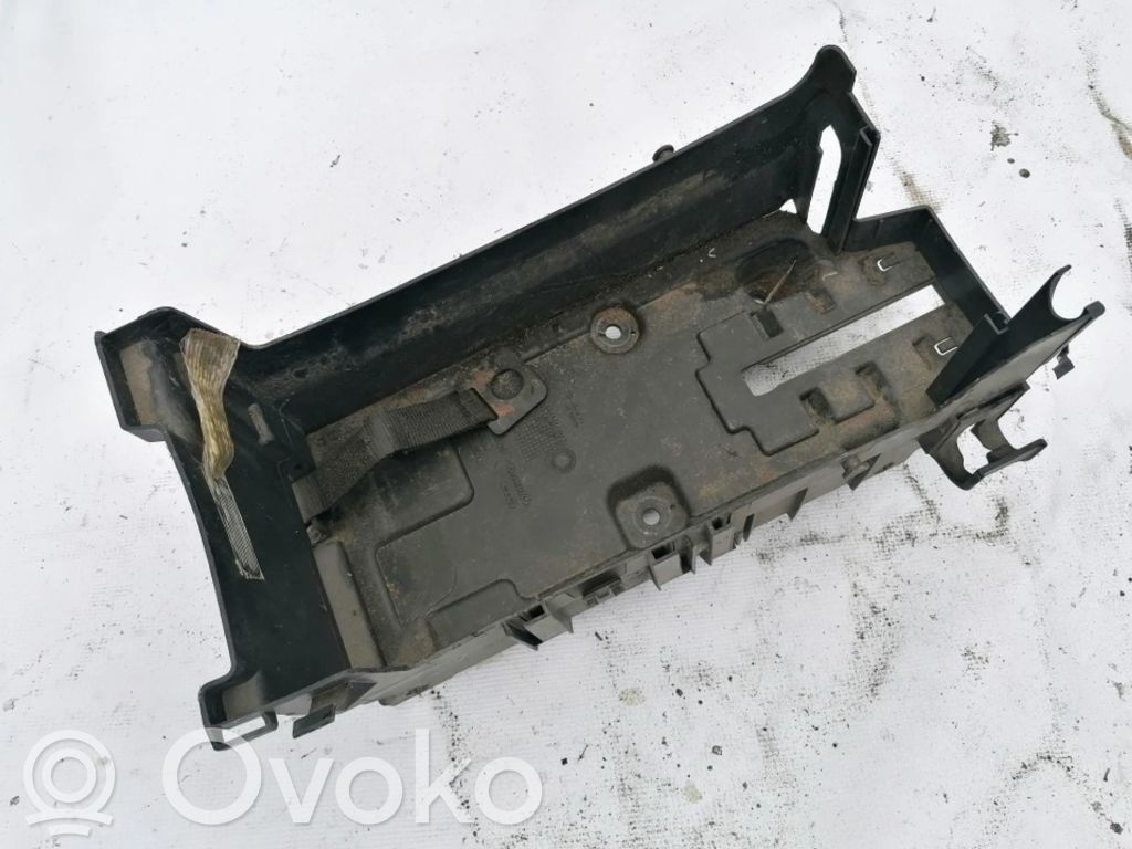 Opel Insignia A Akkulaatikon alusta 