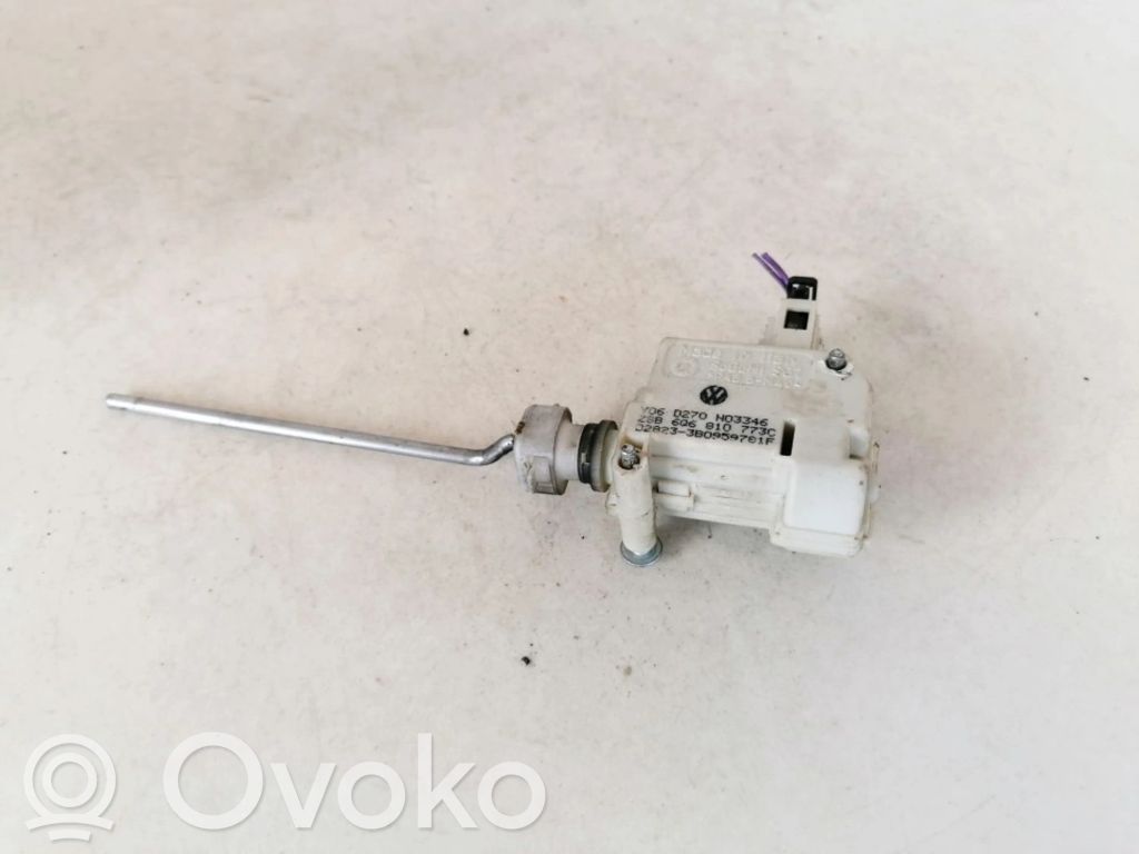 Volkswagen Polo IV 9N3 Motorino della chiusura centralizzata 