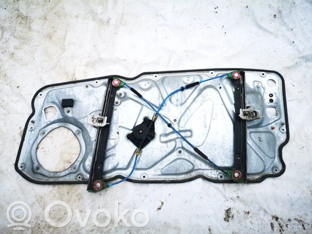 Regulador con motor de la ventanilla de la puerta corredera