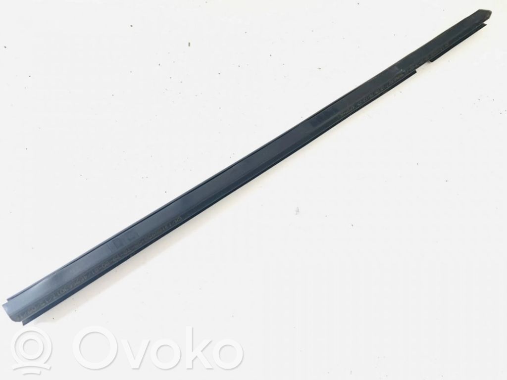 Opel Corsa E Rivestimento modanatura del vetro della portiera posteriore 