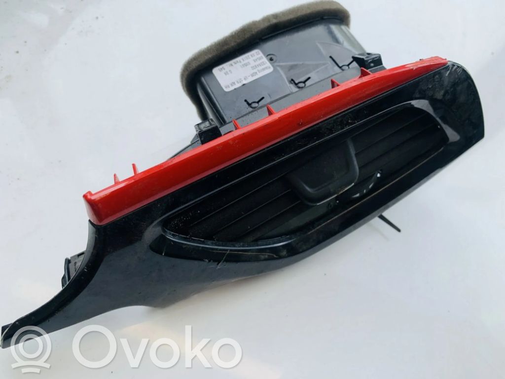 Opel Corsa E Centrinės oro grotelės 