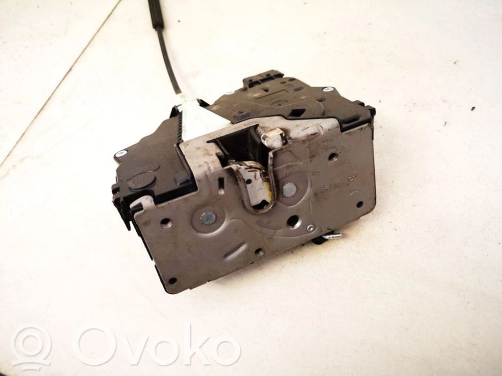 Opel Corsa E Priekšpusē slēdzene 