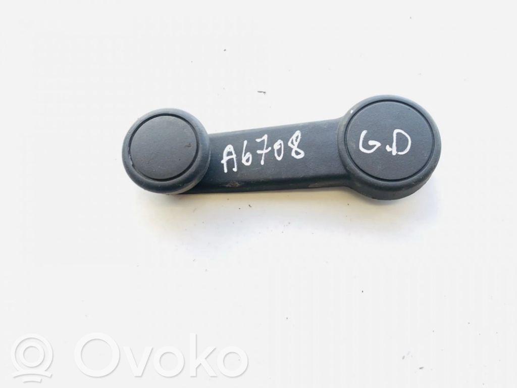 Ford Focus Asa de la ventanilla de la puerta delantera 