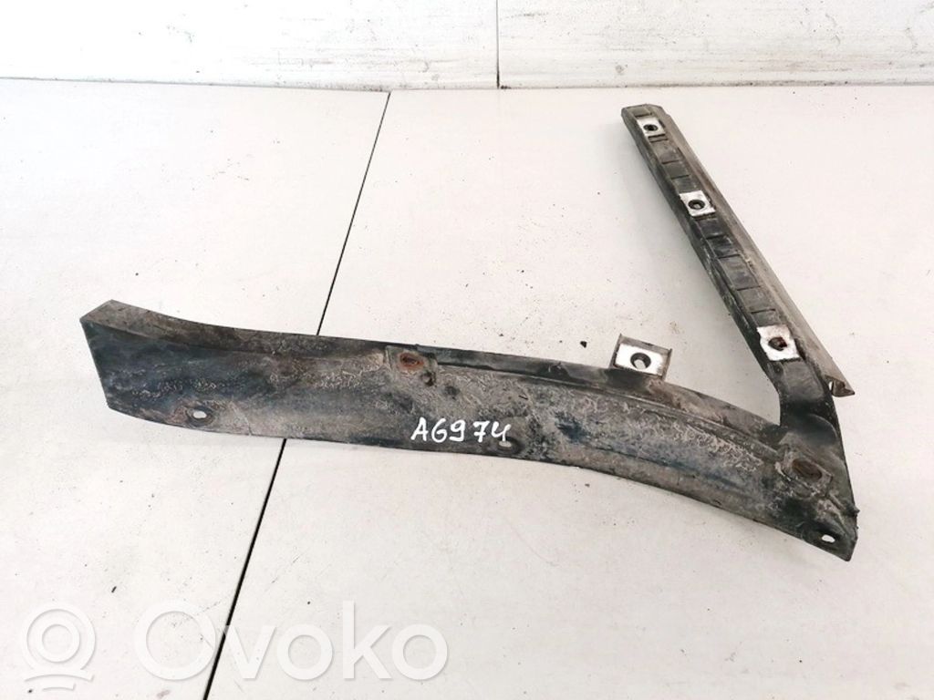 Volkswagen PASSAT B5 Uchwyt / Mocowanie zderzaka tylnego 
