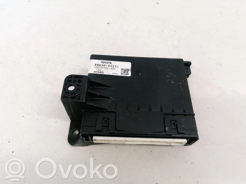 Toyota Avensis T270 Alte unități/module de control
