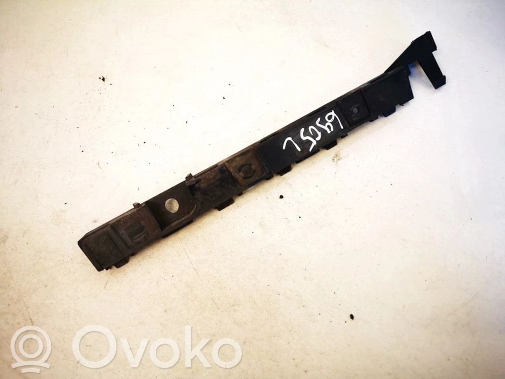 BMW 1 E81 E87 Supporto di montaggio del parafango