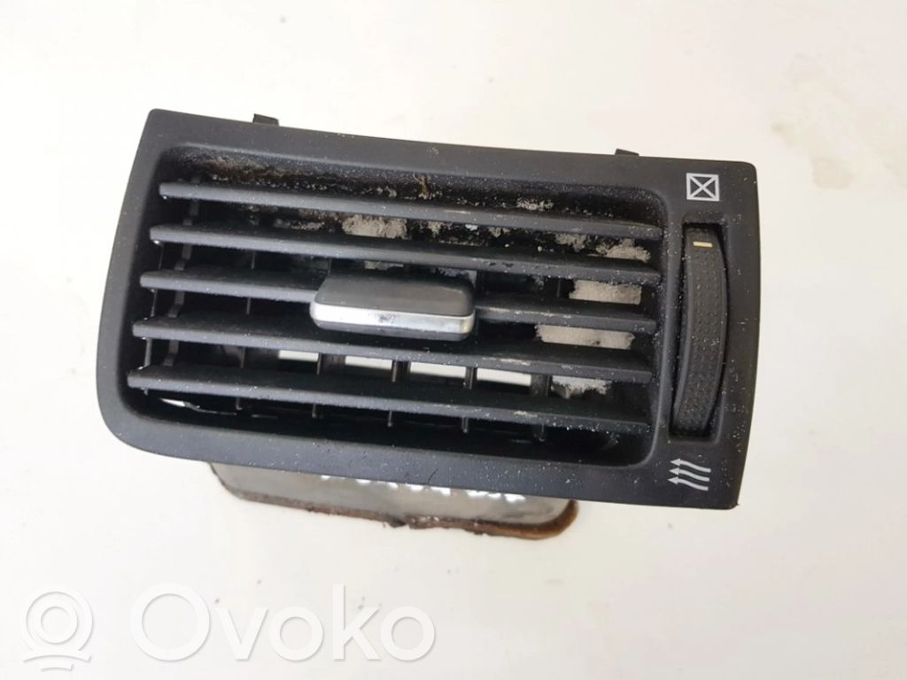 Toyota Avensis T250 Grille d'aération centrale