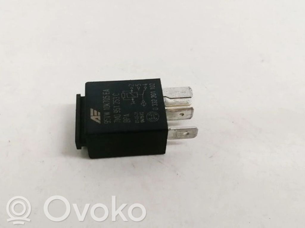 Otros relés   7M0951253C,95VW10K705EA,7M0951253C,95VW10K705EA