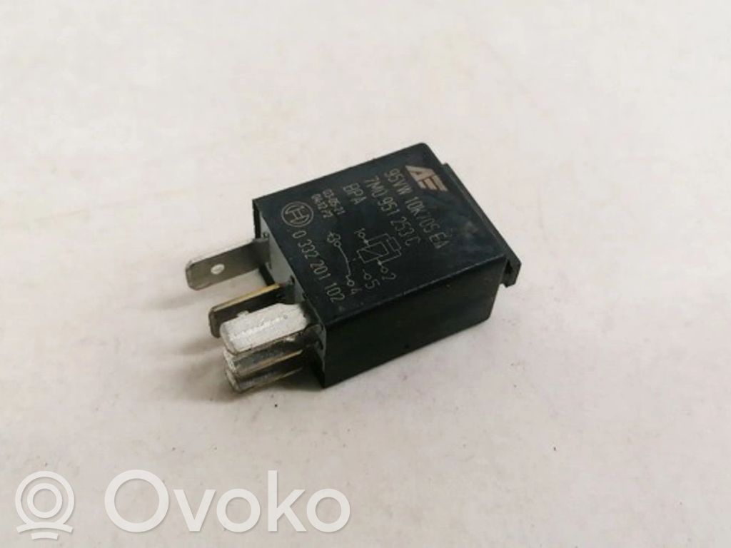 Otros relés   7M0951253C,95VW10K705EA,7M0951253C,95VW10K705EA