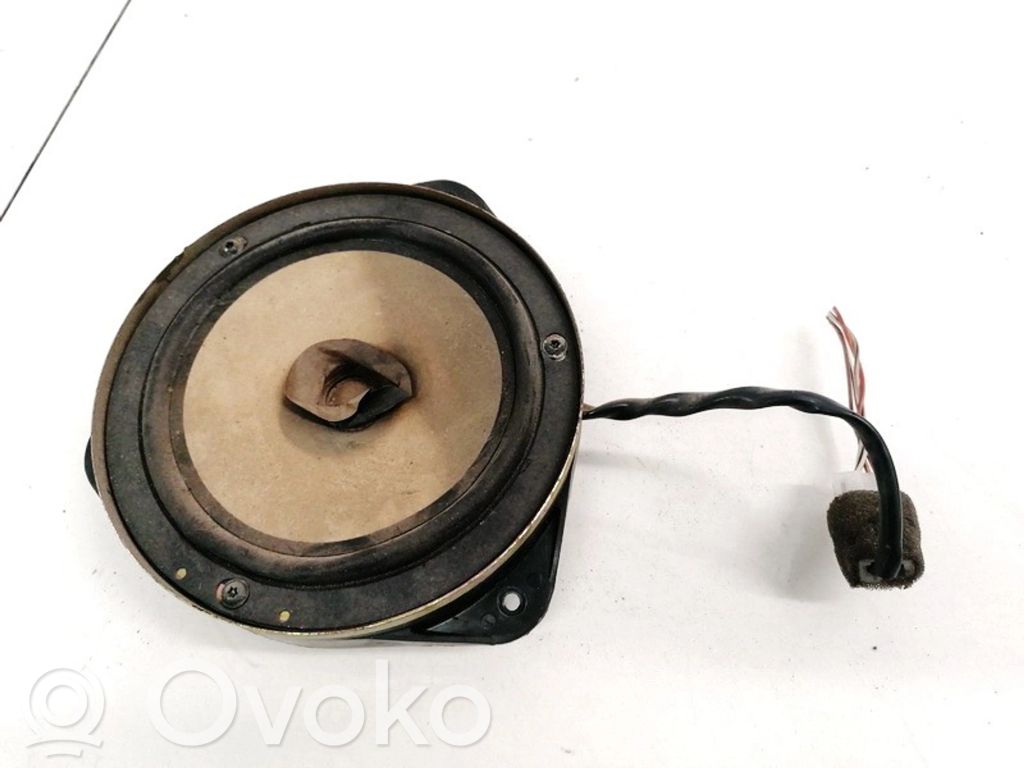 Subaru Outback Etuoven kaiutin 