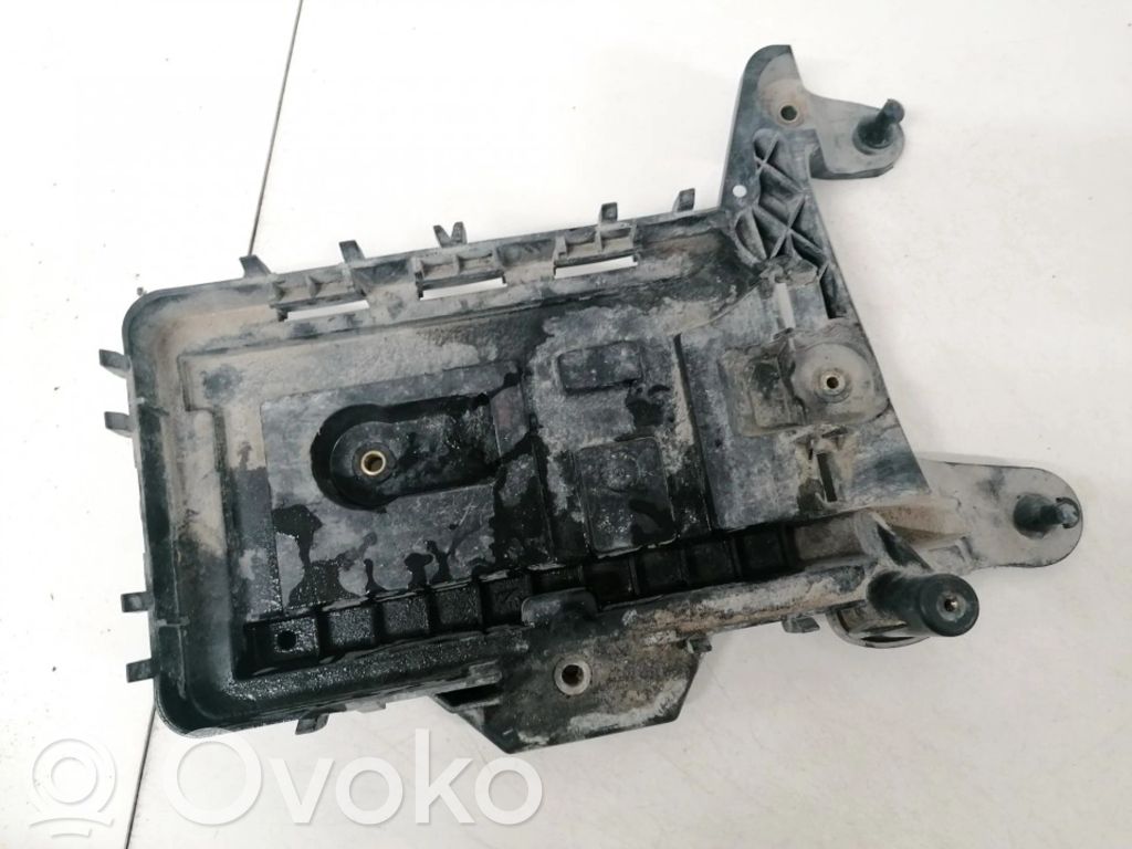 Volkswagen PASSAT B6 Vassoio scatola della batteria 