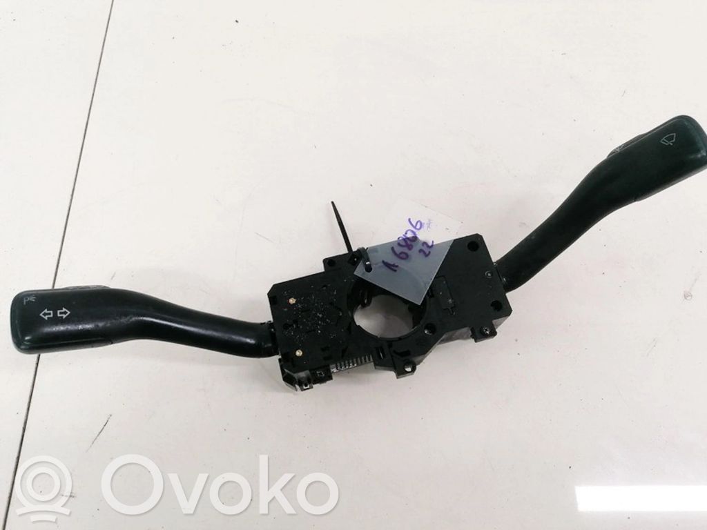 Volkswagen PASSAT B5 Leva/interruttore dell’indicatore di direzione e tergicristallo 