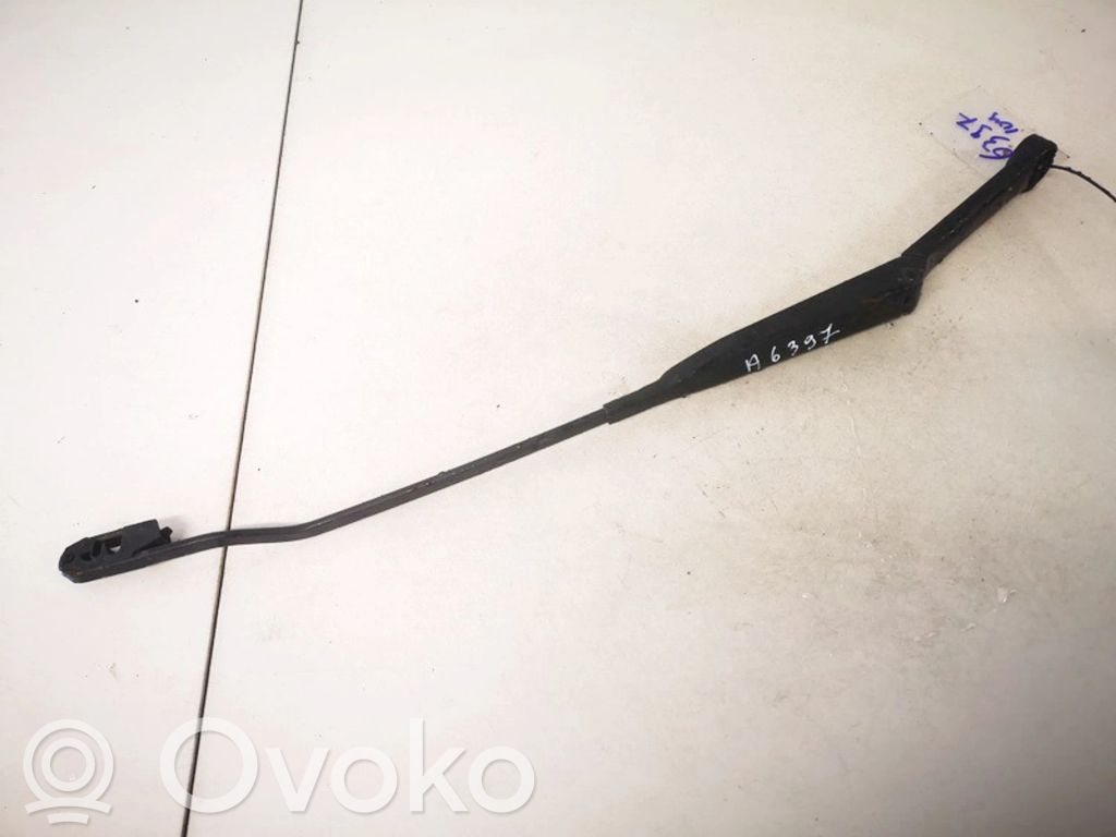Audi A4 S4 B5 8D Braccio della spazzola tergicristallo anteriore 