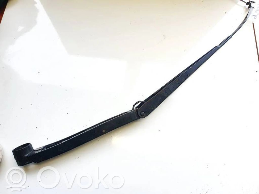 Subaru Outback Brazo del limpiaparabrisas delantero