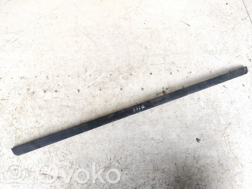 Skoda Octavia Mk1 (1U) Moldura embellecedora de la barra del amortiguador trasero 