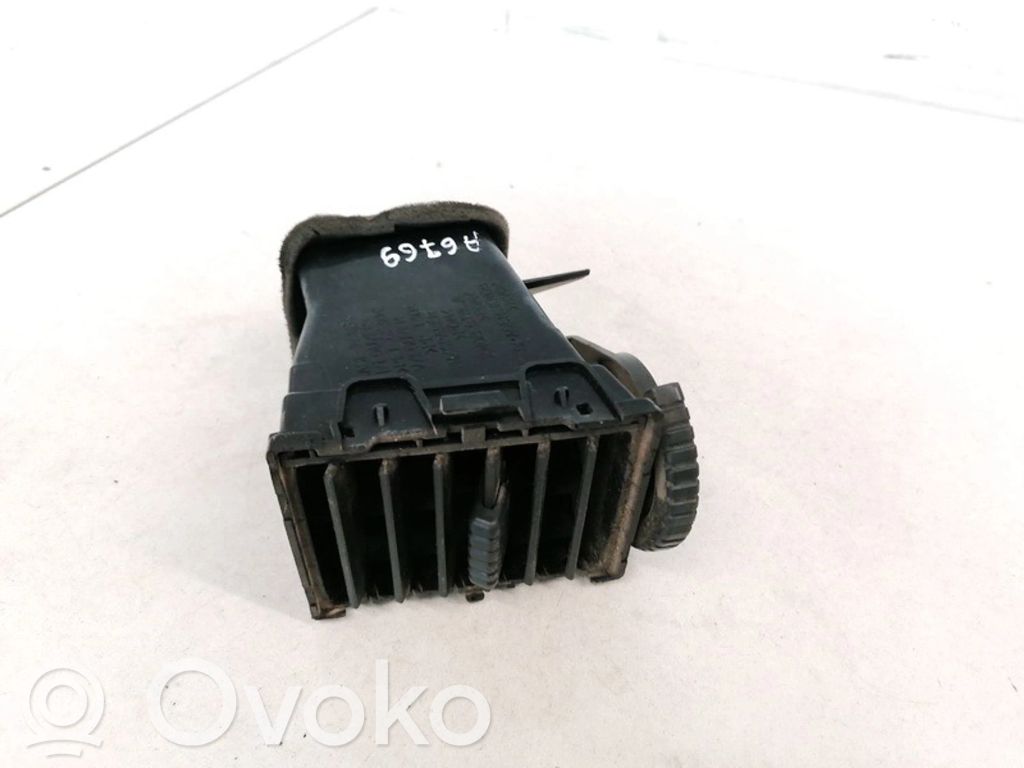 Nissan X-Trail T30 Griglia di ventilazione centrale cruscotto 