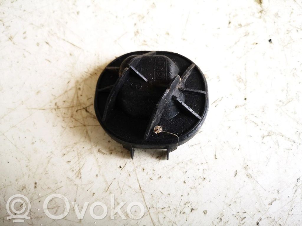 Nissan Primera Osłona żarówki lampy przedniej 